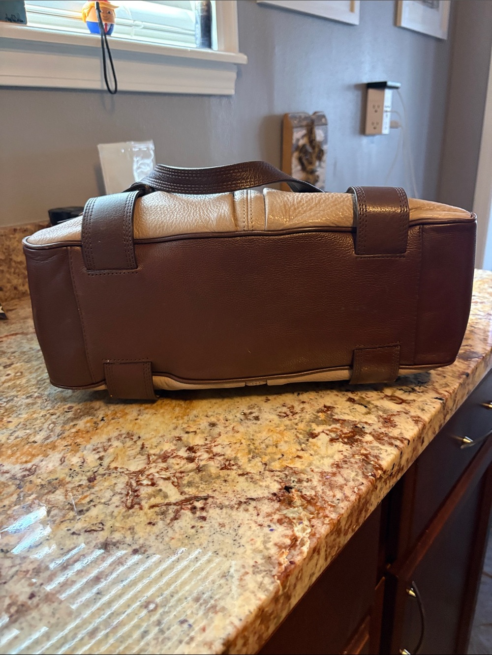 Leather Two-Tone Tan and Brown purse - Picture 5 of 8